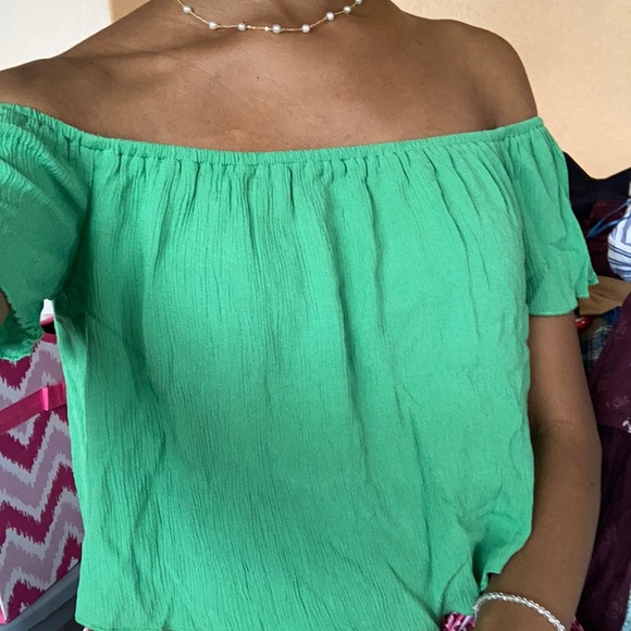 Flowy Green Off the Shoulder Crop Top - Picture 3 of 3